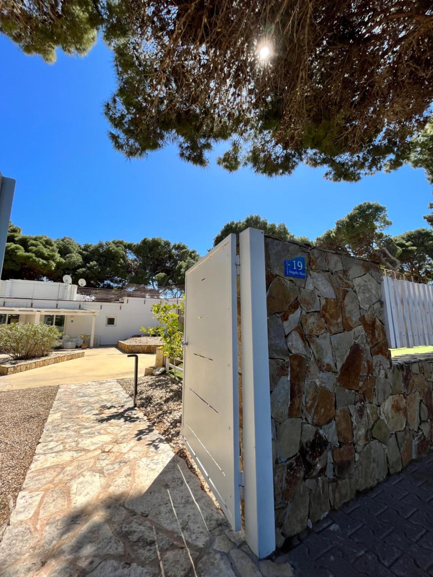 Angolo Mare Apartments & Rooms Porto Pino Exterior foto